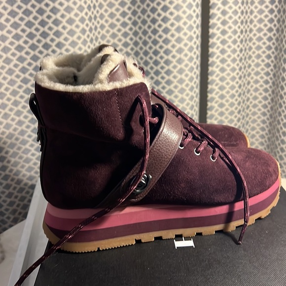 COACH, Urban Hiker Mix Mat Boots. Smooth leather. Color: Oxblood, size 6.5 B - Picture 3 of 12